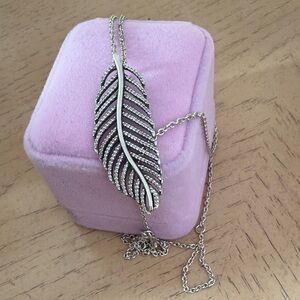 Elegant Silver Feather Pendant Necklace